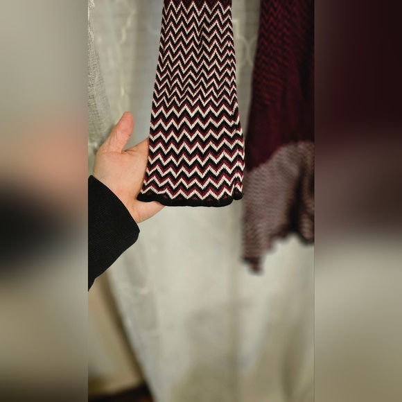 Elegant Zigzag Patterned Dress - Maroon and White - Picture 2 of 4